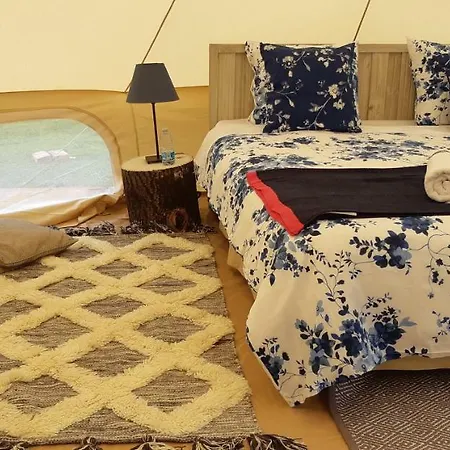 Les Gabelous Au Clair De Lune Luxury tent Dourbes